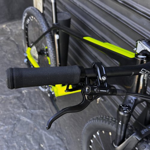 Bicicleta Caloi Elite Carbon Racing SLX Edição Limitada
