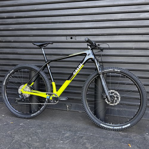 Bicicleta Caloi Elite Carbon Racing SLX Edição Limitada