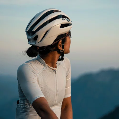 Capacete de Ciclismo MET Trenta 3k Carbon MIPS